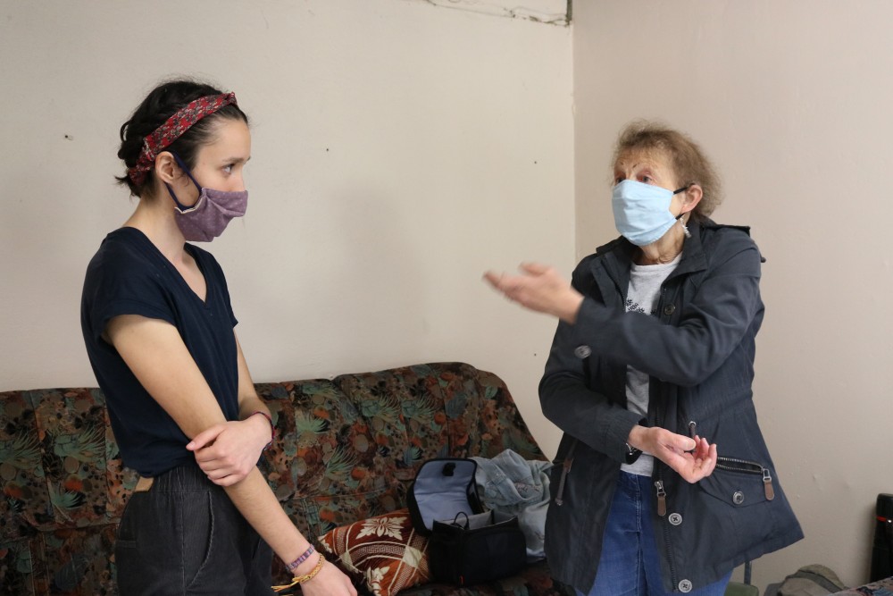 Atelier du 7 juin - Sarah et Geneviève | Sarah et Geneviève discutent.